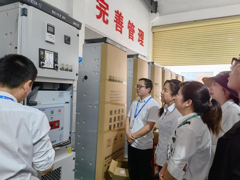 融盛電力集團(tuán)培訓(xùn)——電氣設(shè)備構(gòu)成講解現(xiàn)場培訓(xùn)